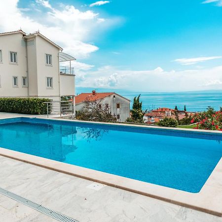 Villa Calista Icici Exterior photo