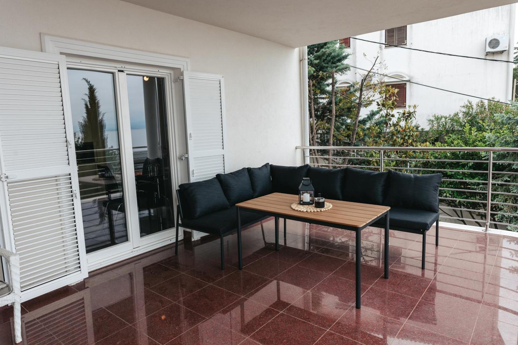 Villa Calista Icici Exterior photo
