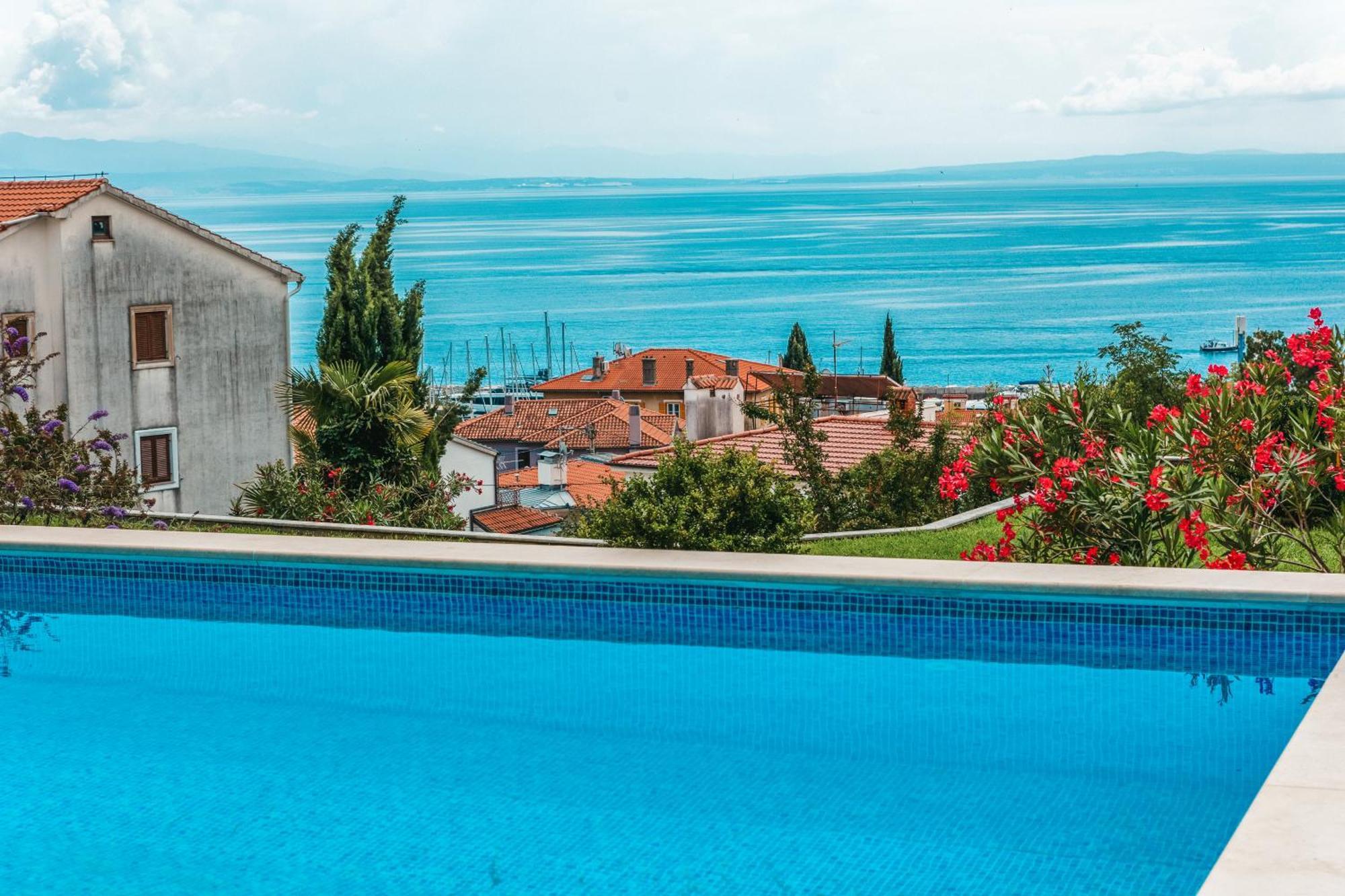 Villa Calista Icici Exterior photo
